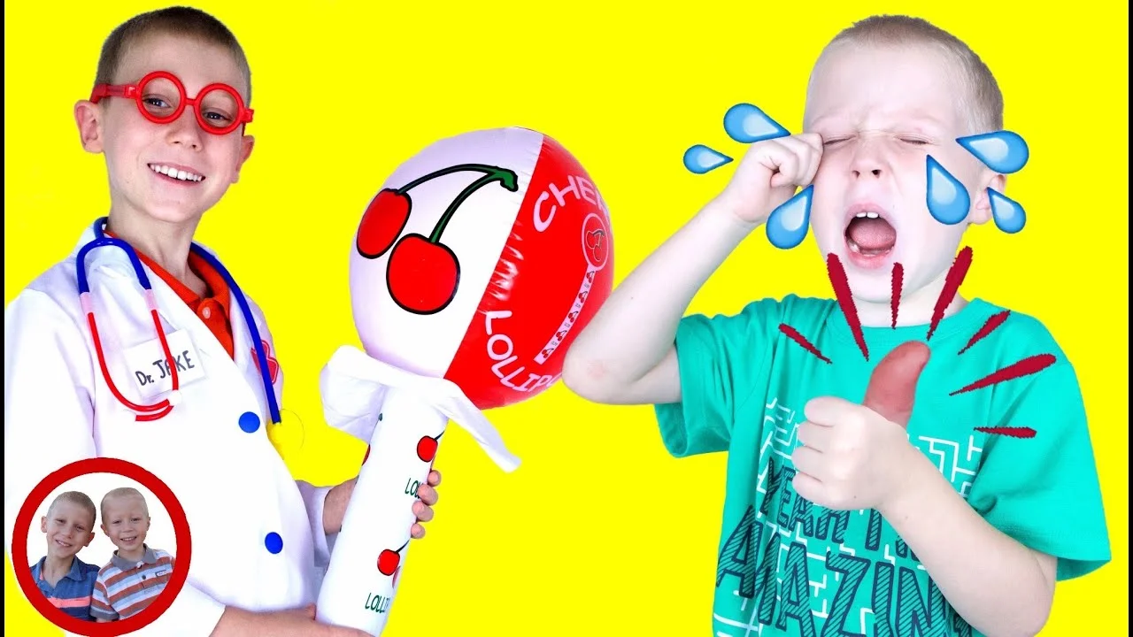 Toy car accident! Mike and Jake pretend play doctor 