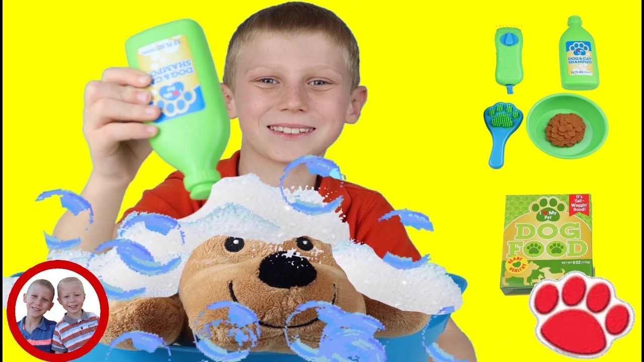 Puppy needs a bath! Mike and Jake pretend play