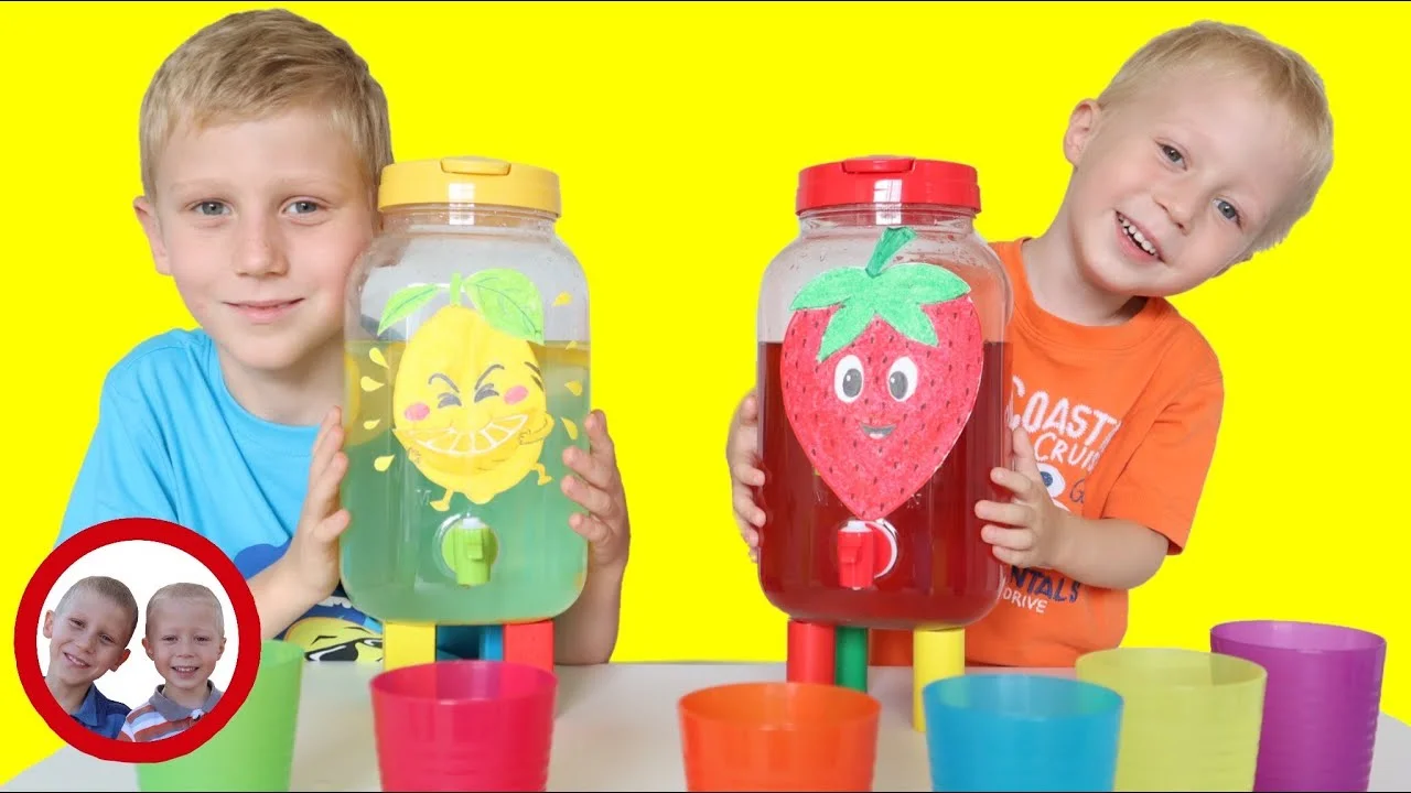 Lemonade Stand Pretend Play with Mike and Jake