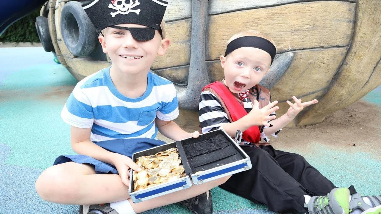Pirates Jake and Mike found Toy Treasure Chest with Chocolate 