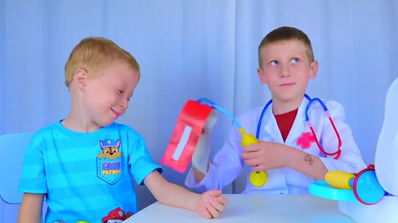 Goofy doctor! Mike and Jake - doctor pretend play 