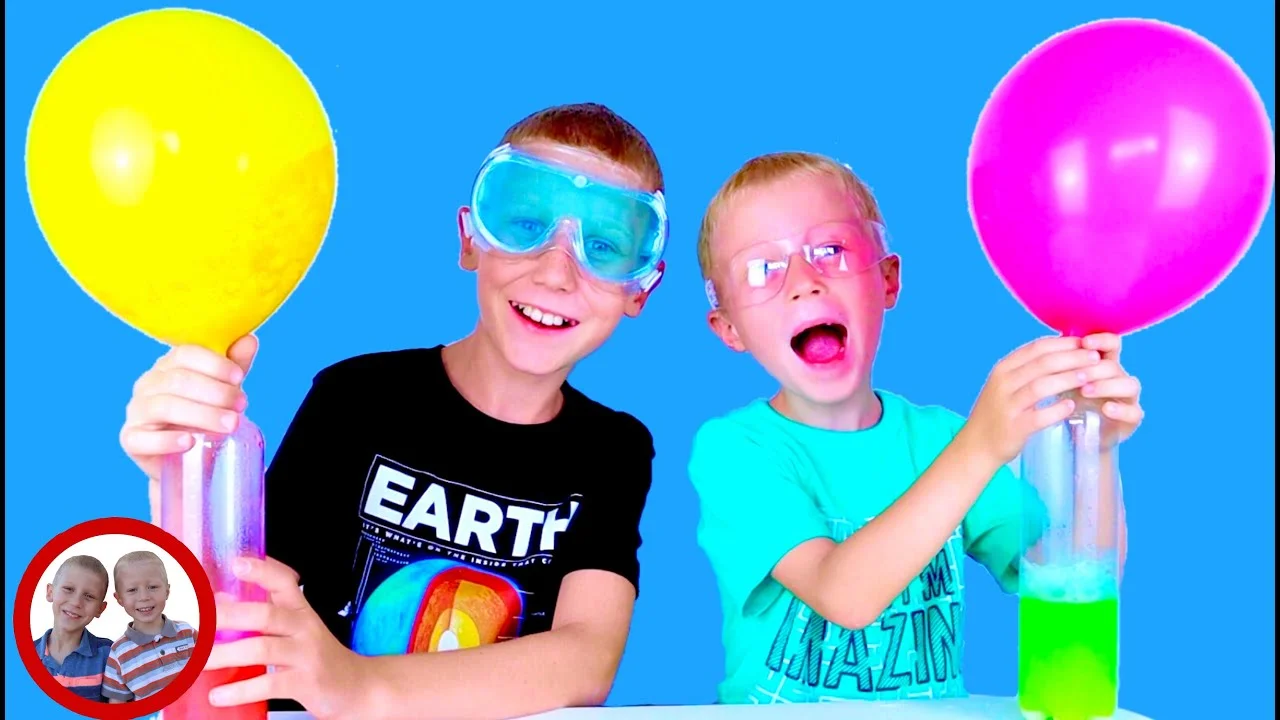 Balloon Experiment with baking soda and vinegar. Easy Science Experiment for kids 
