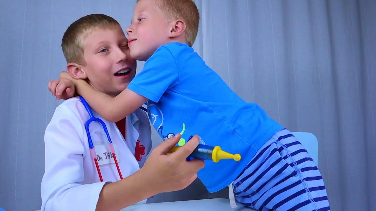 Robot doctor! Mike and Jake pretend play with doctor set toys 