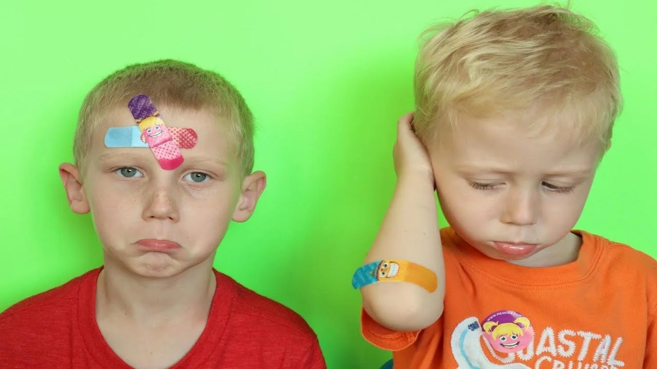 The Boo Boo Story! Mike and Jake pretend dplay