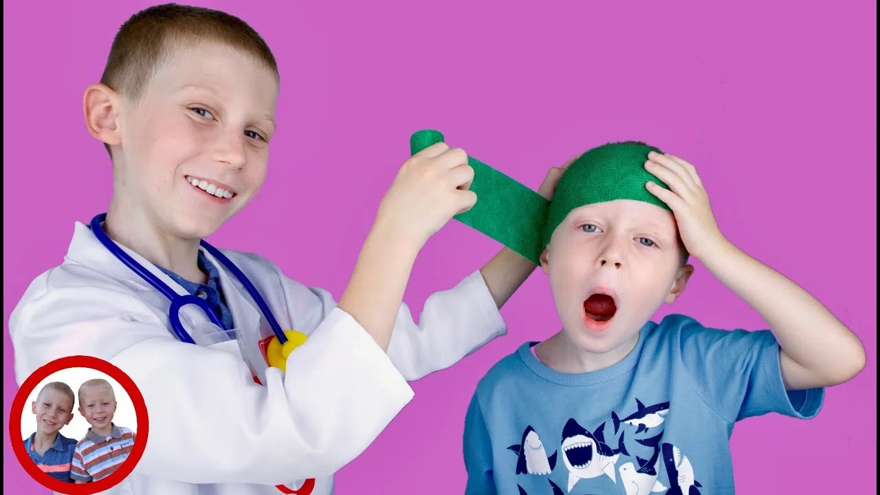 Too much video games before bed time! Mike and Jake pretend play doctor